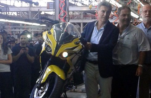 Macri visitó la fábrica de Corven Motos en Venado Tuerto
