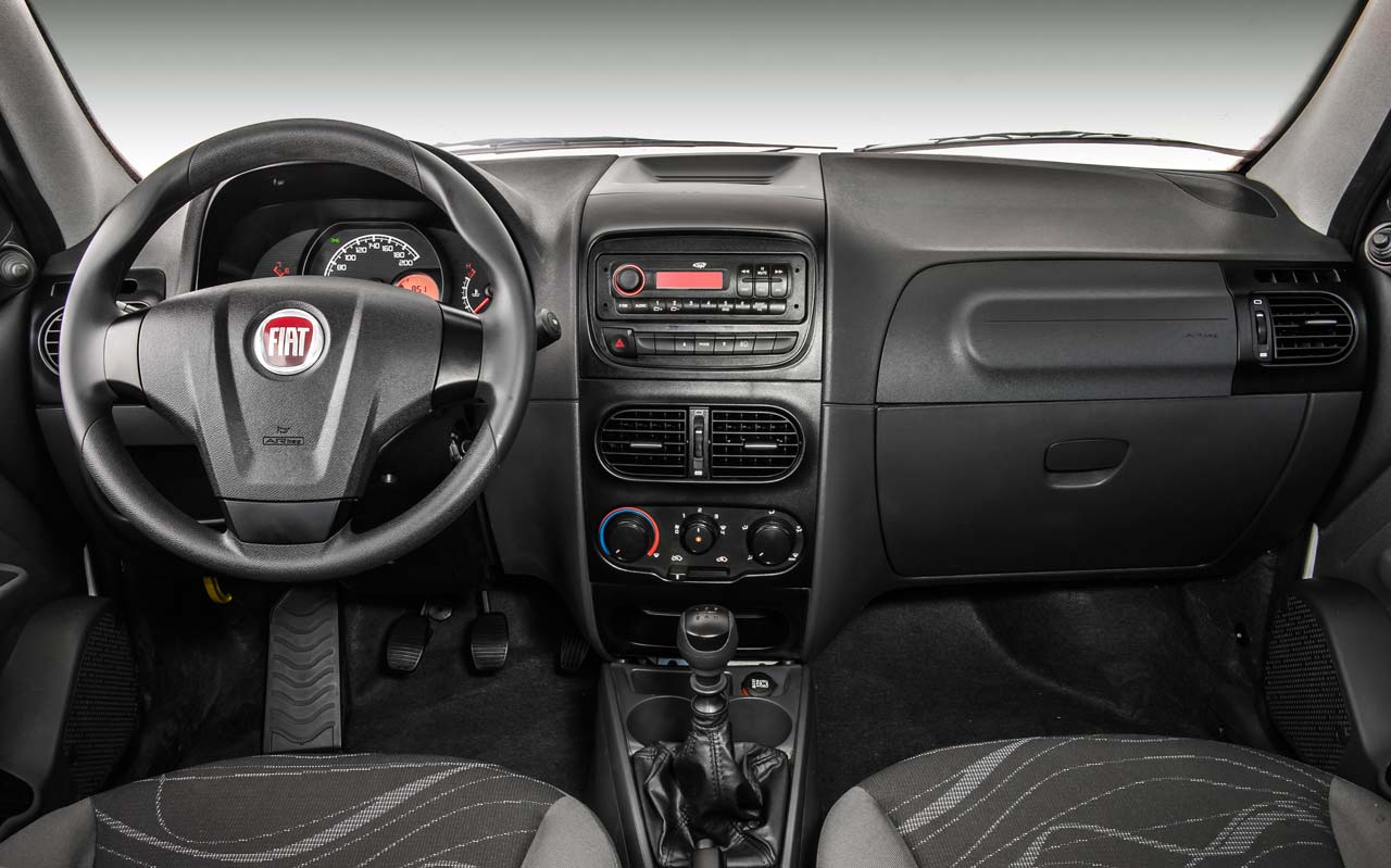 Fiat-Strada-interior