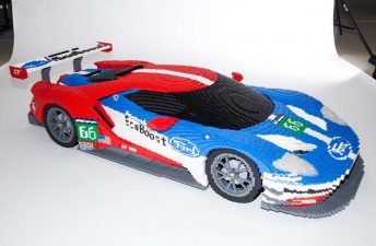 Un Ford GT construido con 40.000 piezas de Lego