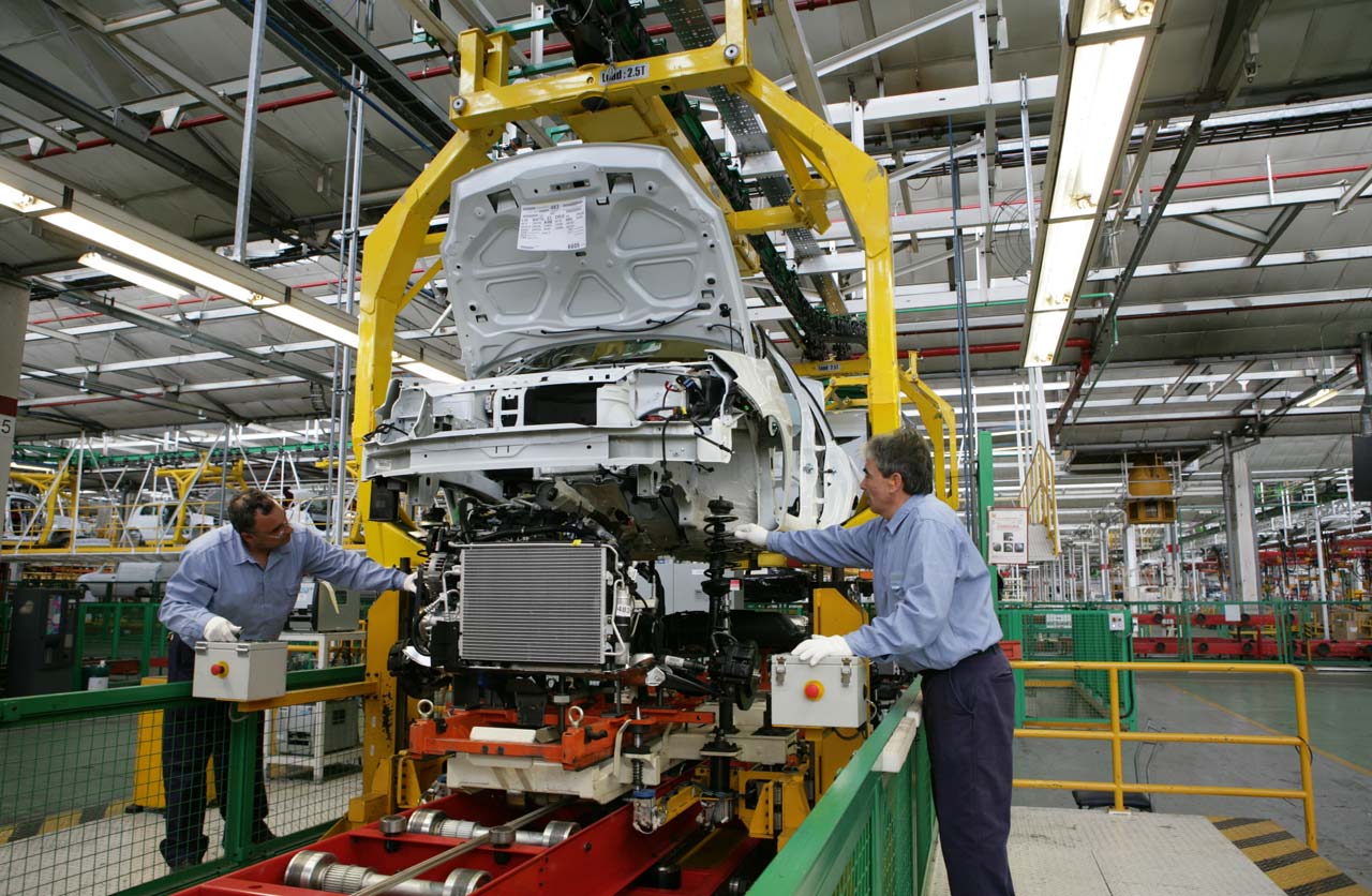 La producción de autos sigue en caída libre