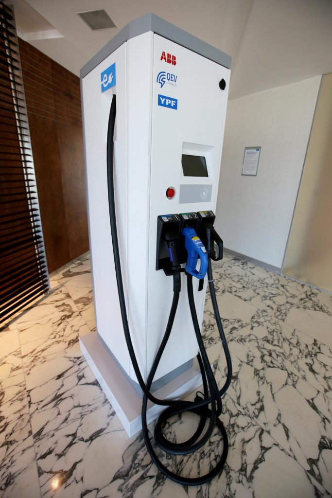 cargador rápido autos eléctricos