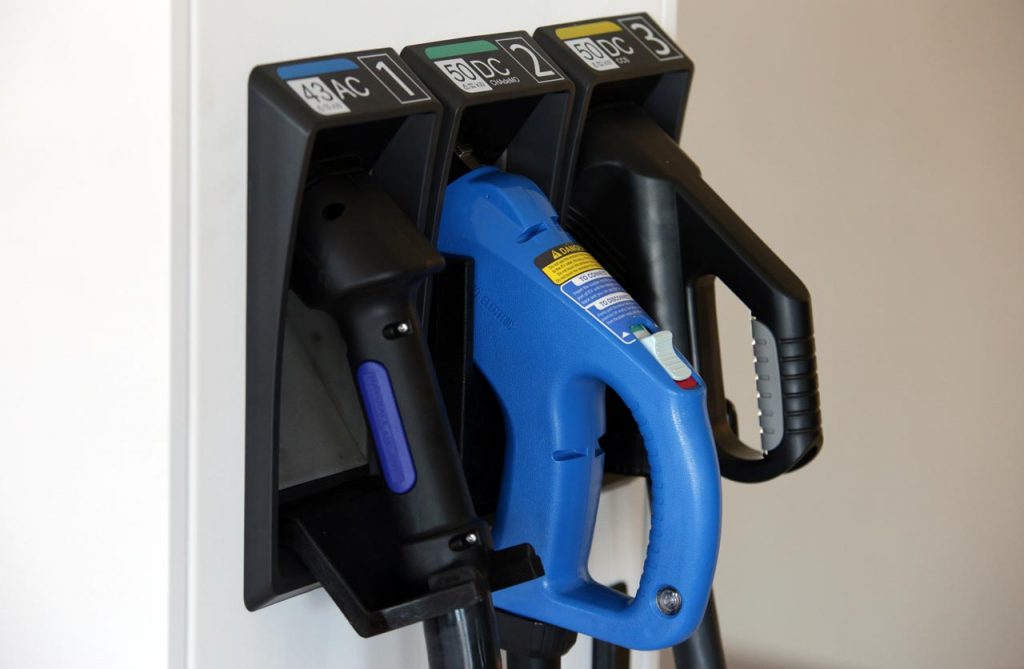 cargador rápido autos eléctricos