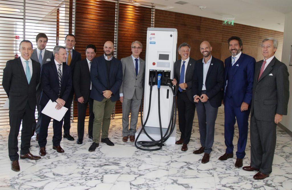 presentación cargador rápido autos eléctricos Argentina