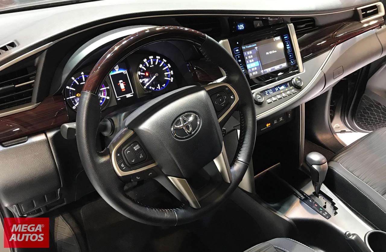 Interior Toyota Innova