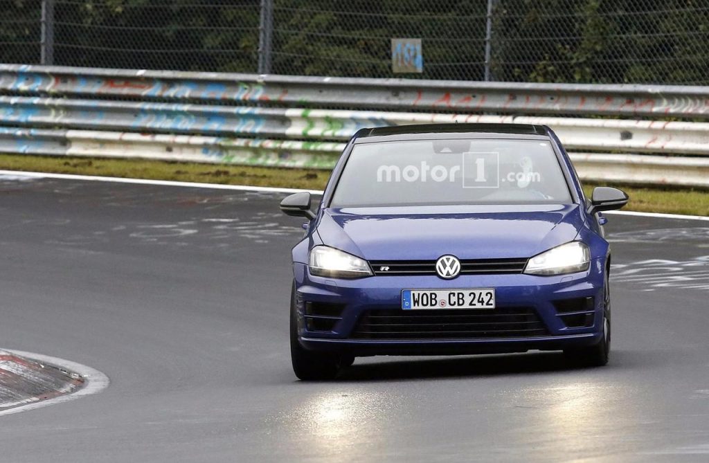 VW Golf R400