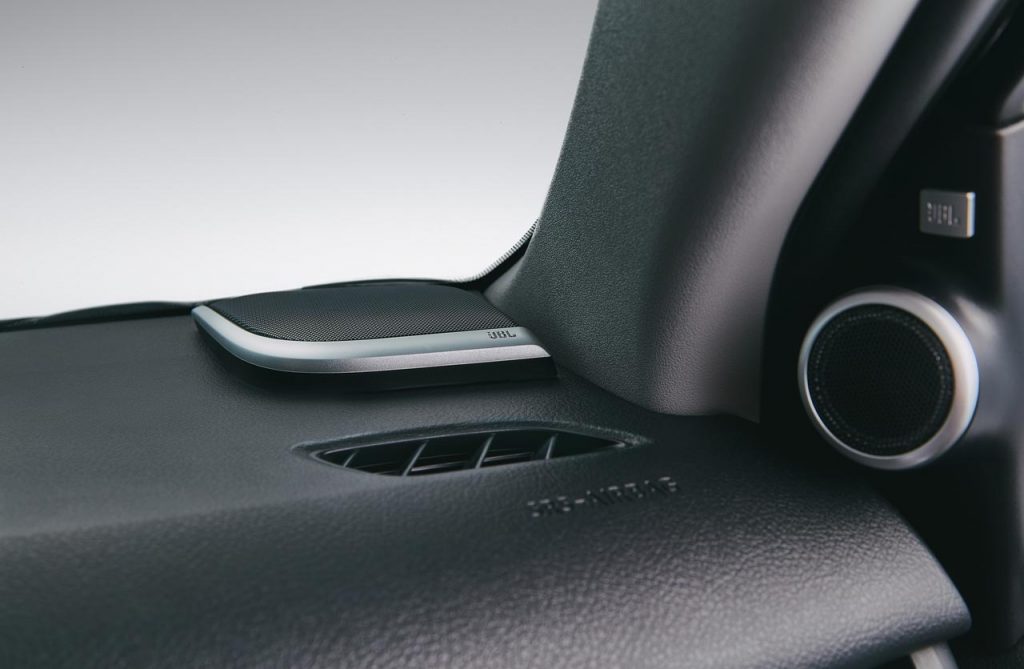 Audi JBL Toyota SW4 Diamond