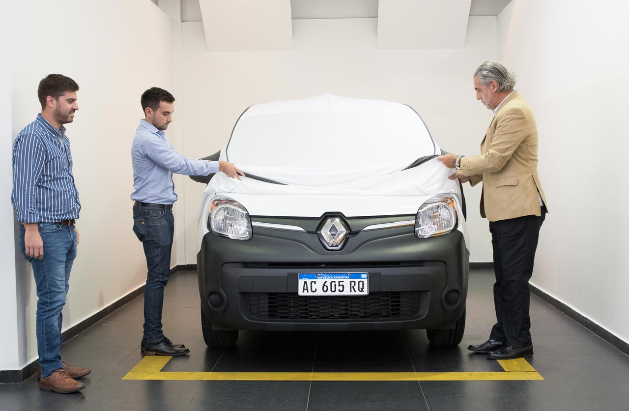 Renault entregó el primer Kangoo Z.E. que rodará en Argentina
