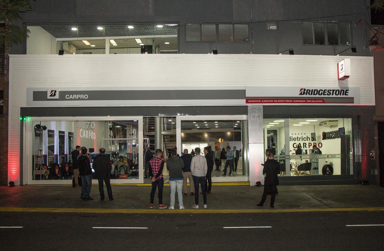 Car Pro inauguró el primer centro integral de servicios para el automóvil Bridgestone