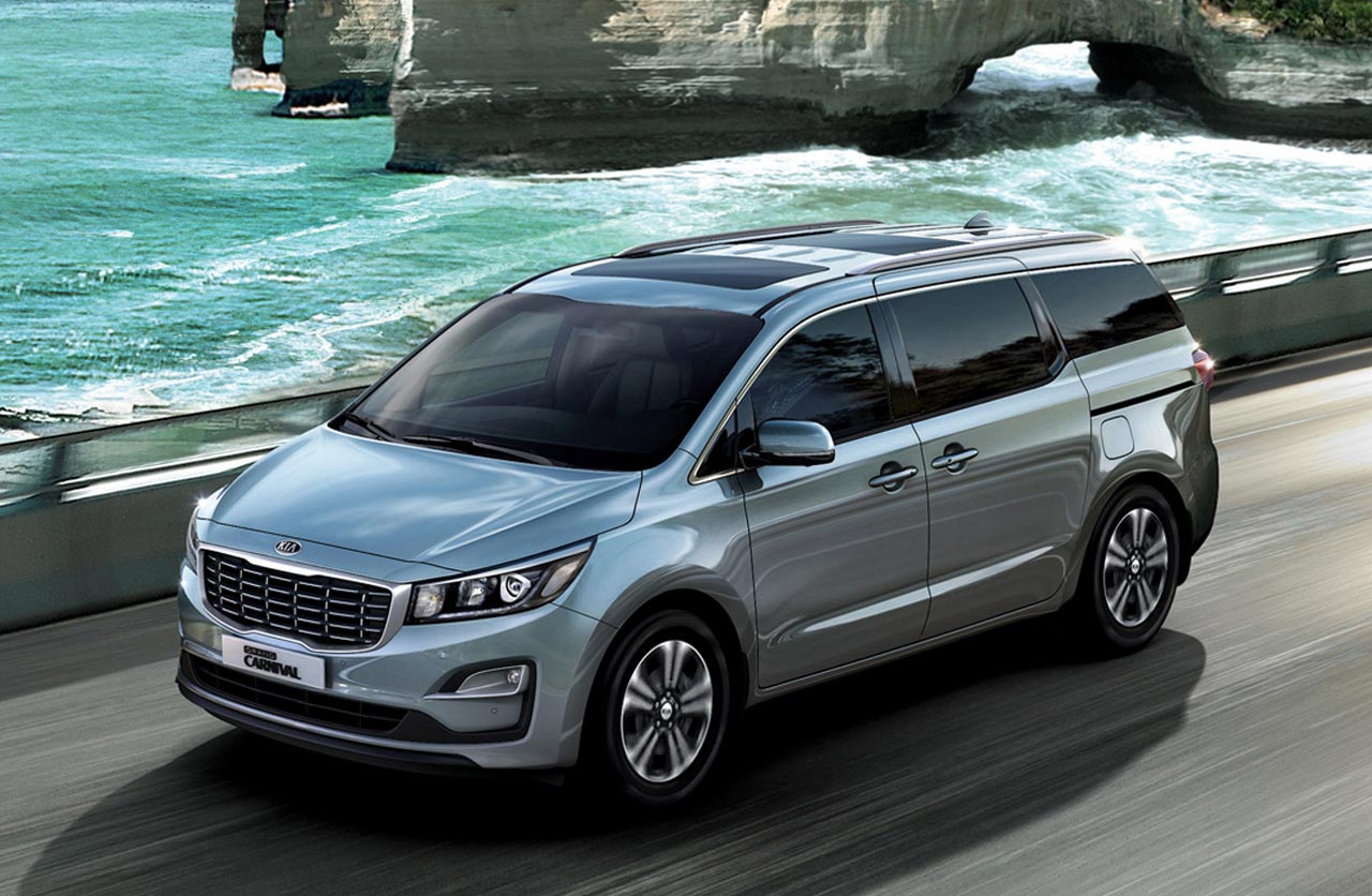 Недорогие семейные автомобили. Kia Carnival 2017. Киа минивэн Карнивал 2022. Kia Sedona 2017. Киа минивэн Карнивал 2020.