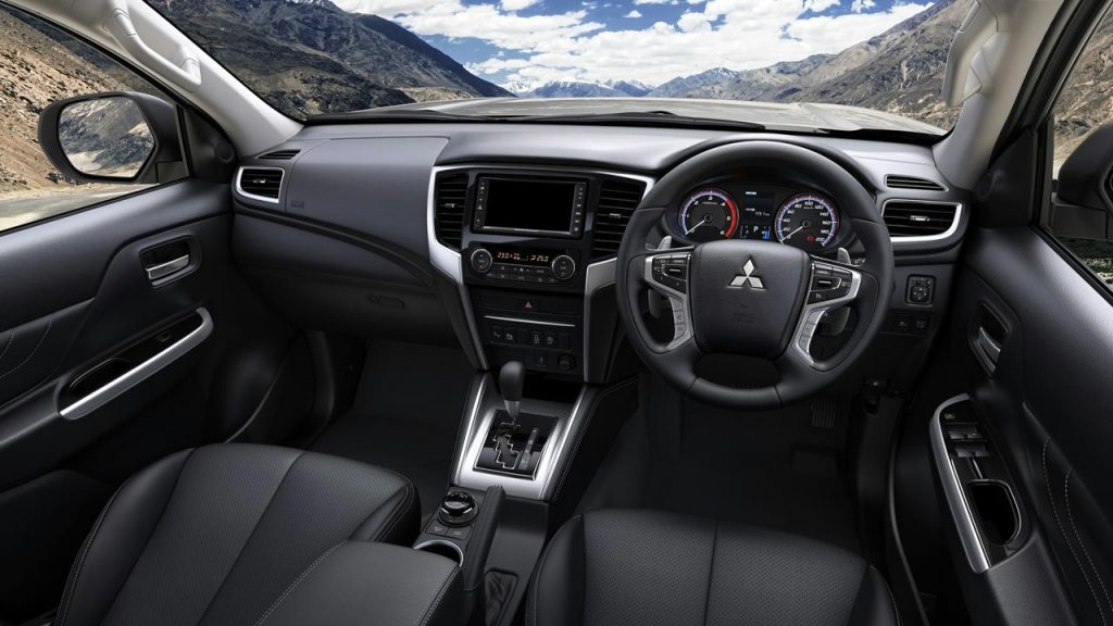Interior Mitsubishi L200 2019