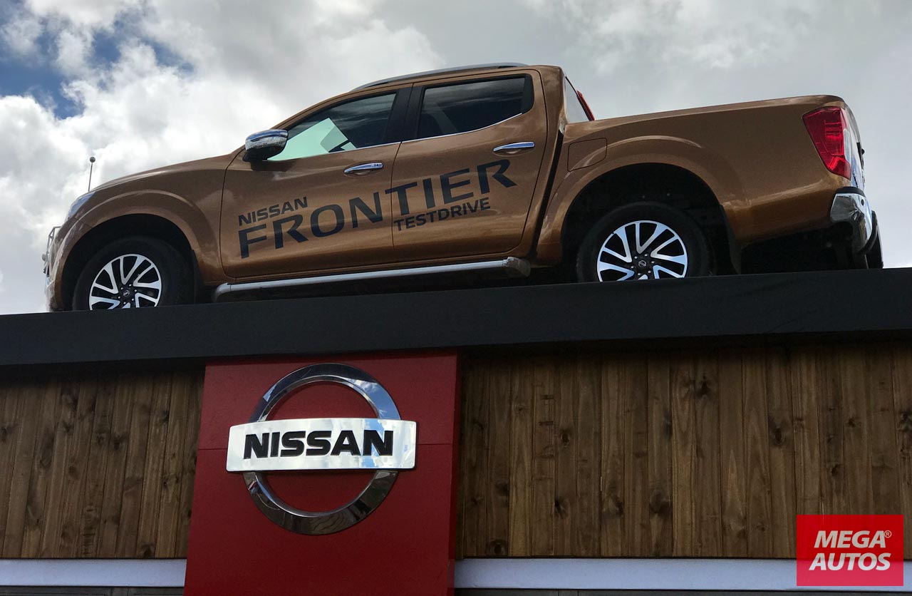 Nissan Frontier LE
