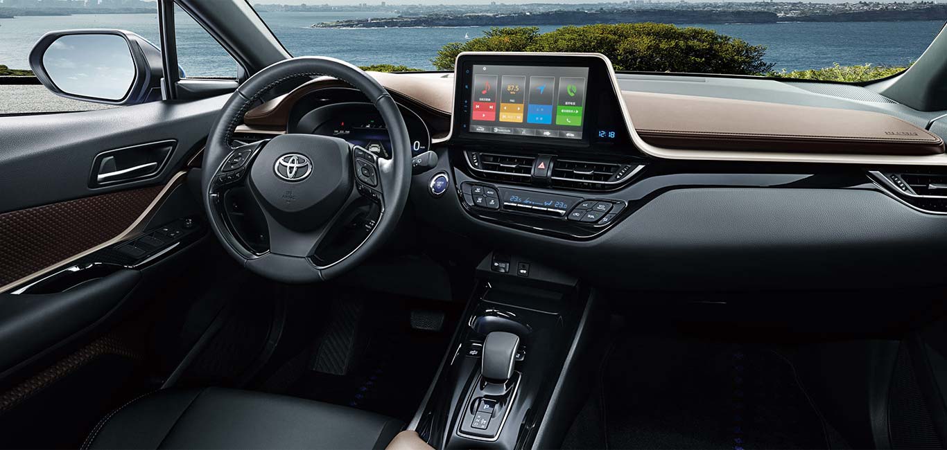 Interior Toyota C-HR EV eléctrico