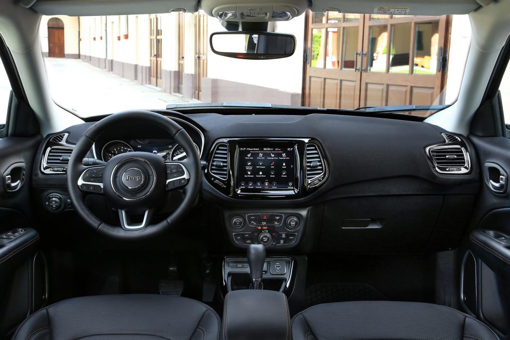 Interior Jeep Compass motor turbo
