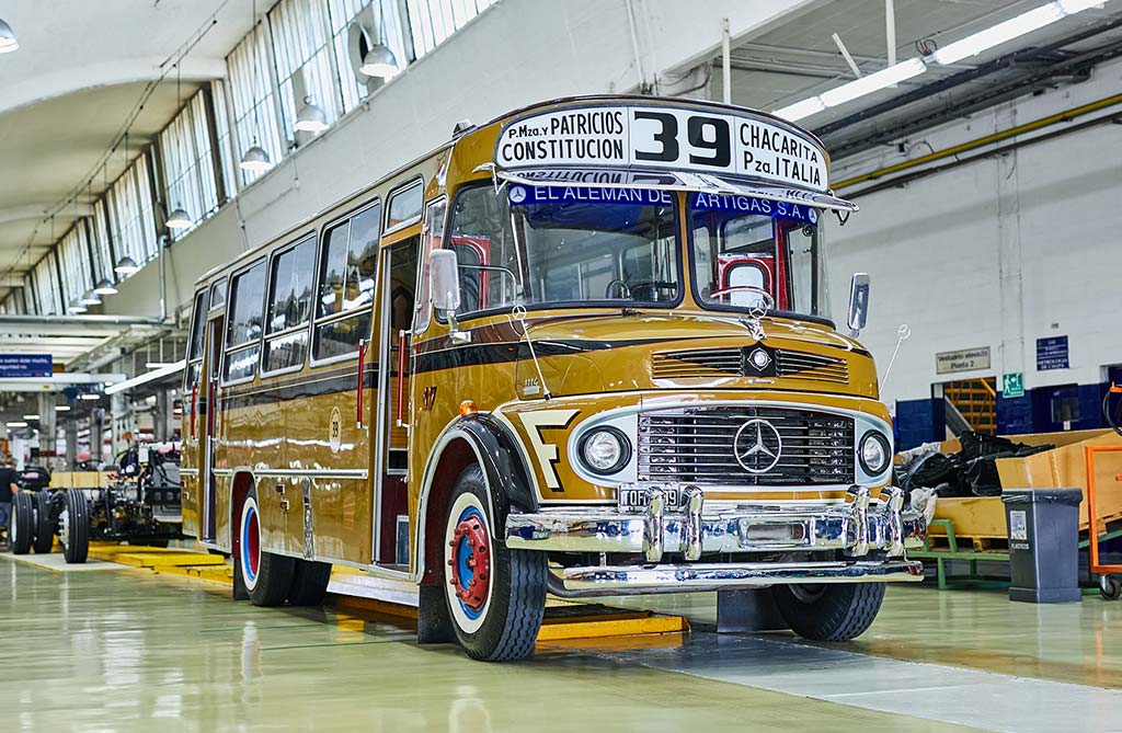 Mercedes-Benz 1114: el clásico colectivo argentino cumple 50 años