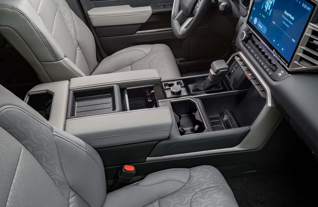 Interior Toyota Tundra 2022