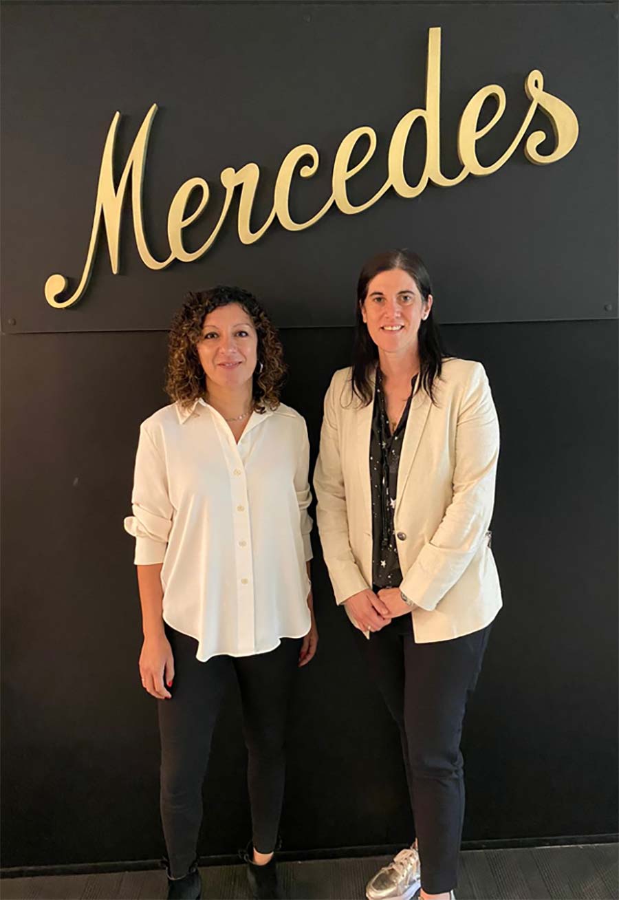 Paula Díaz, Gerente de Servicios al Cliente y Fleetboard Mercedes-Benz Camiones y Buses, junto a Cecilia Telias, Gerente de ventas Mercedes-Benz Financiera. Paula Díaz, Gerente de Servicios al Cliente y Fleetboard Mercedes-Benz Camiones y Buses, junto a Cecilia Telias, Gerente de ventas Mercedes-Benz Financiera.