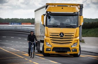 Daimler Truck AG celebra un hito para la seguridad en camiones y buses a nivel global