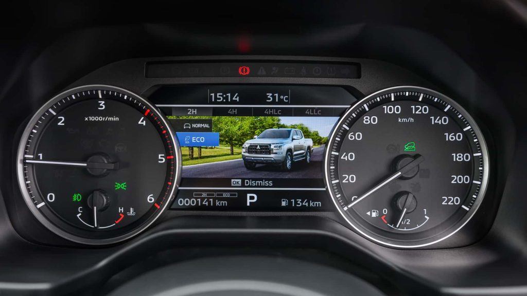 Interior Mitsubishi L200 2024