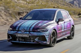 Volkswagen muestra el nuevo Golf GTI (con ChatGPT)