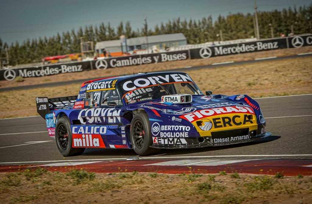 Mercedes-Benz Camiones y Buses junto al Turismo Carretera 2024