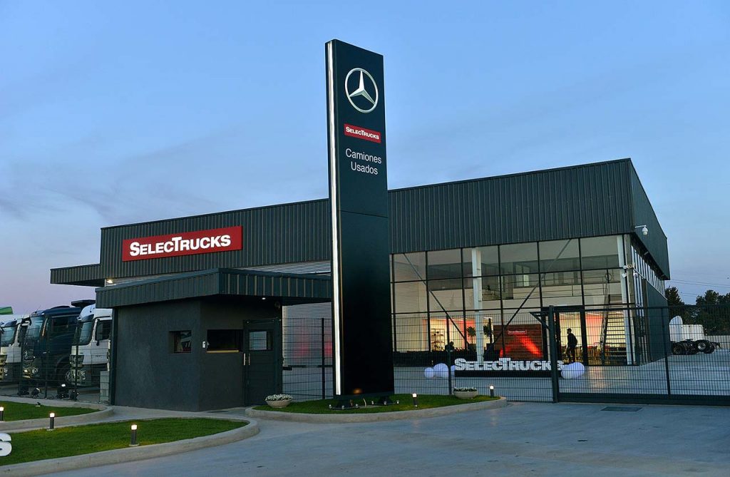 SelecTrucks
