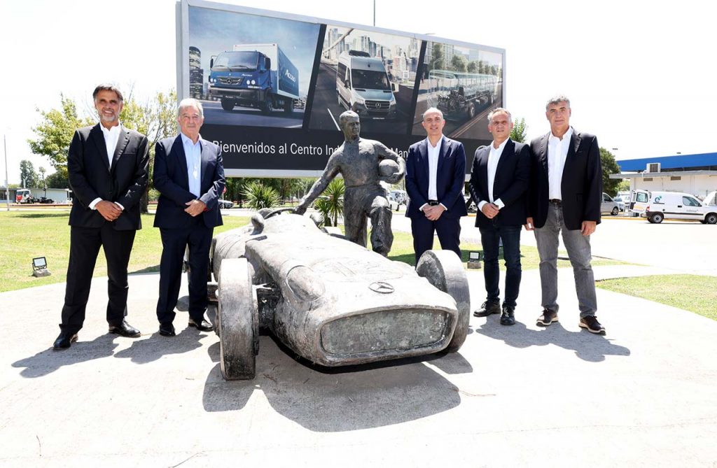 Mercedes-Benz traspasa su operación productiva y comercial a Open Cars