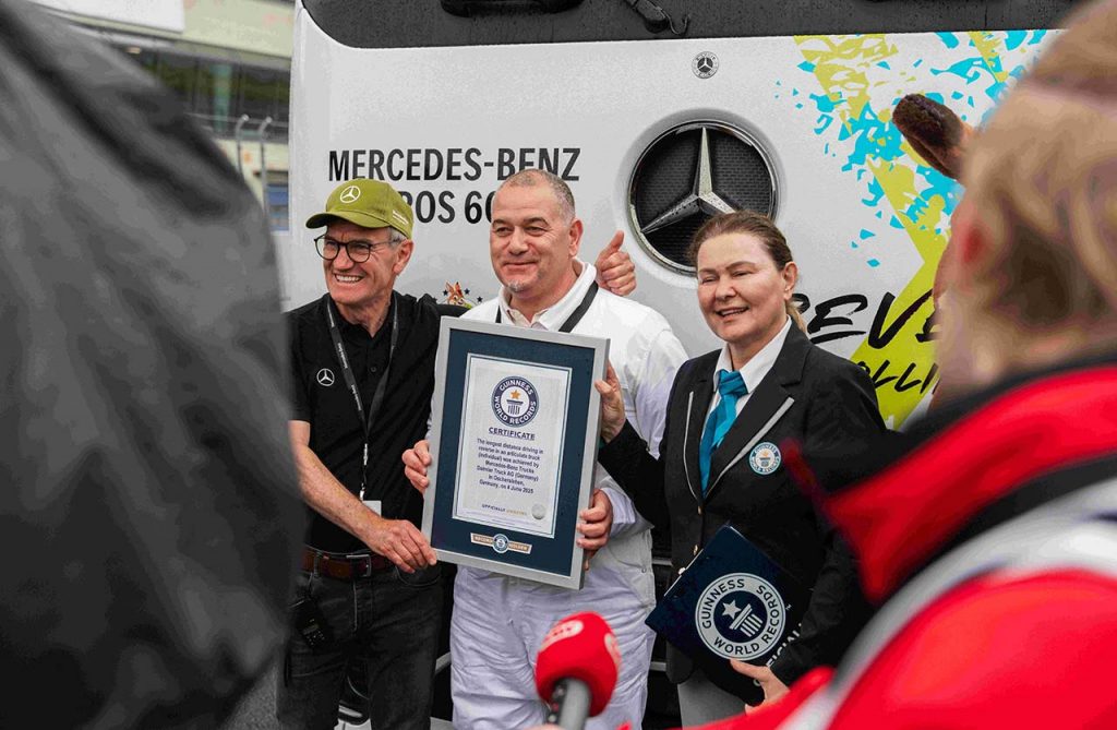 Mercedes-Benz-Trucks-GUINNES-WORLD-RECORDS-eActros-600-3