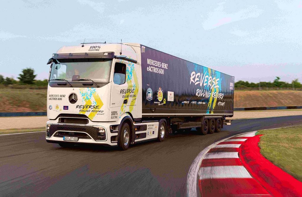 Mercedes-Benz-Trucks-GUINNES-WORLD-RECORDS-eActros-600