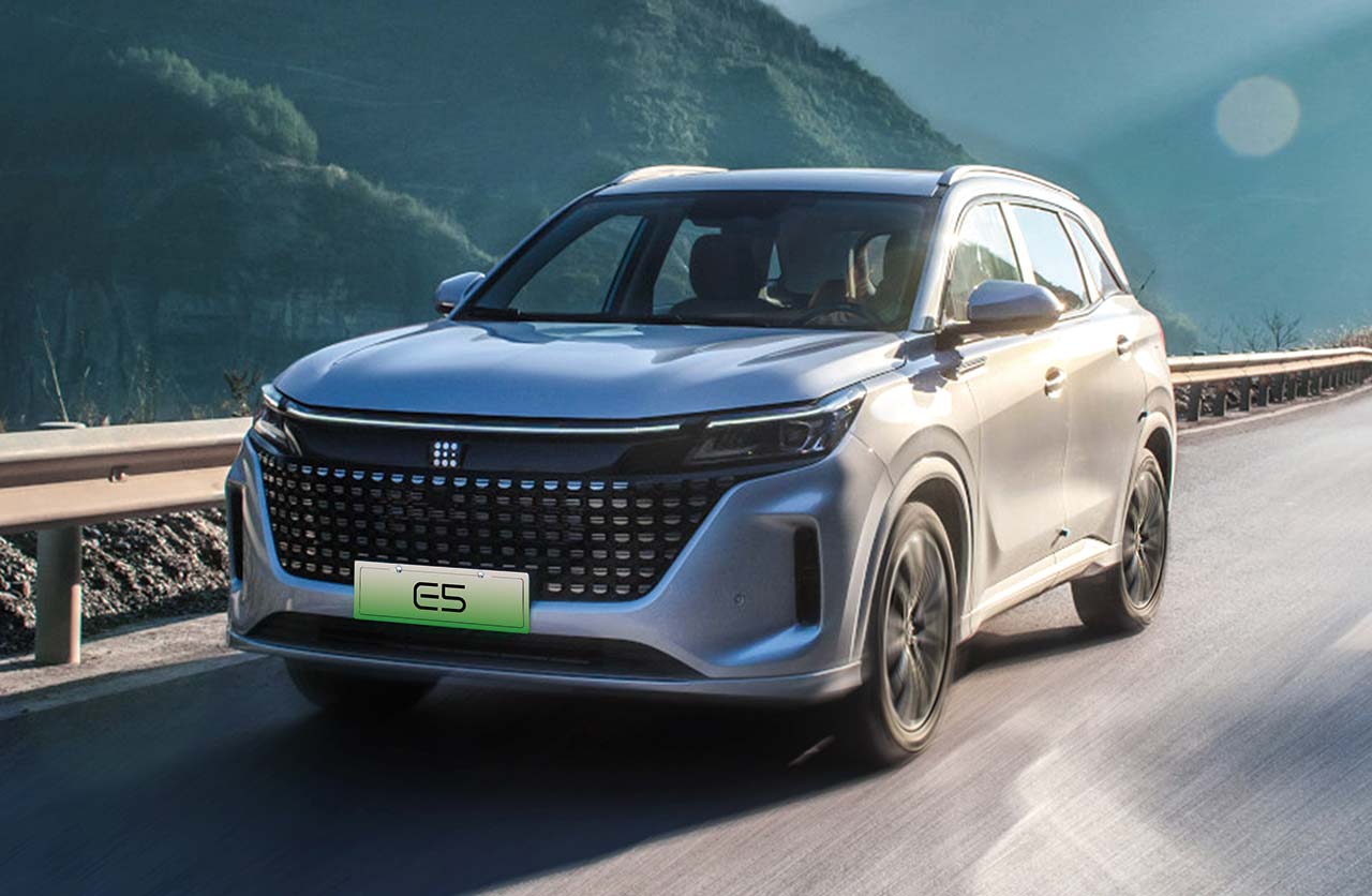 DFSK lanzó el E5 (híbrido enchufable) en Argentina