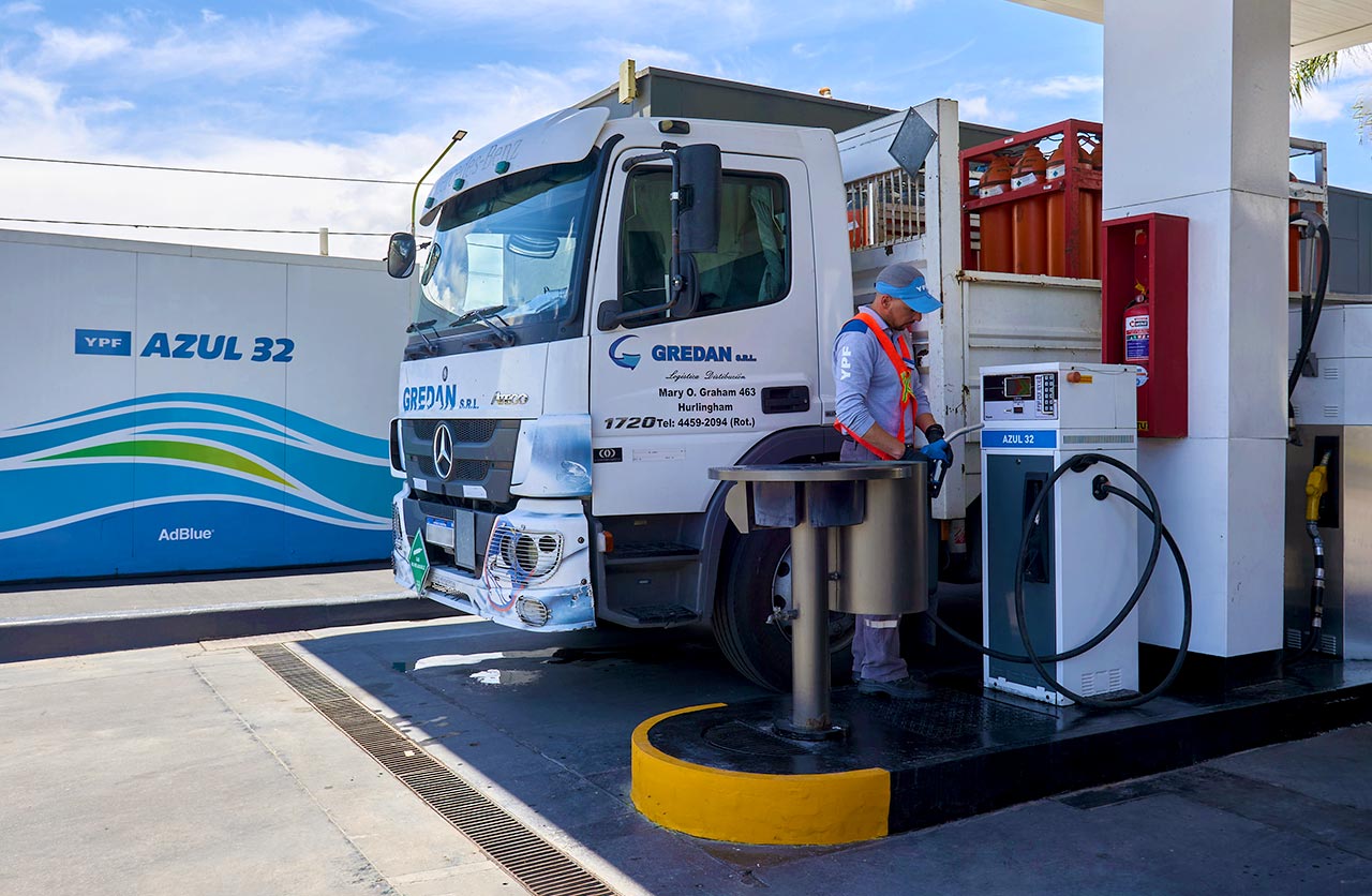 YPF amplía la disponibilidad de Azul 32 con modalidad en surtidor en 80 estaciones de servicio