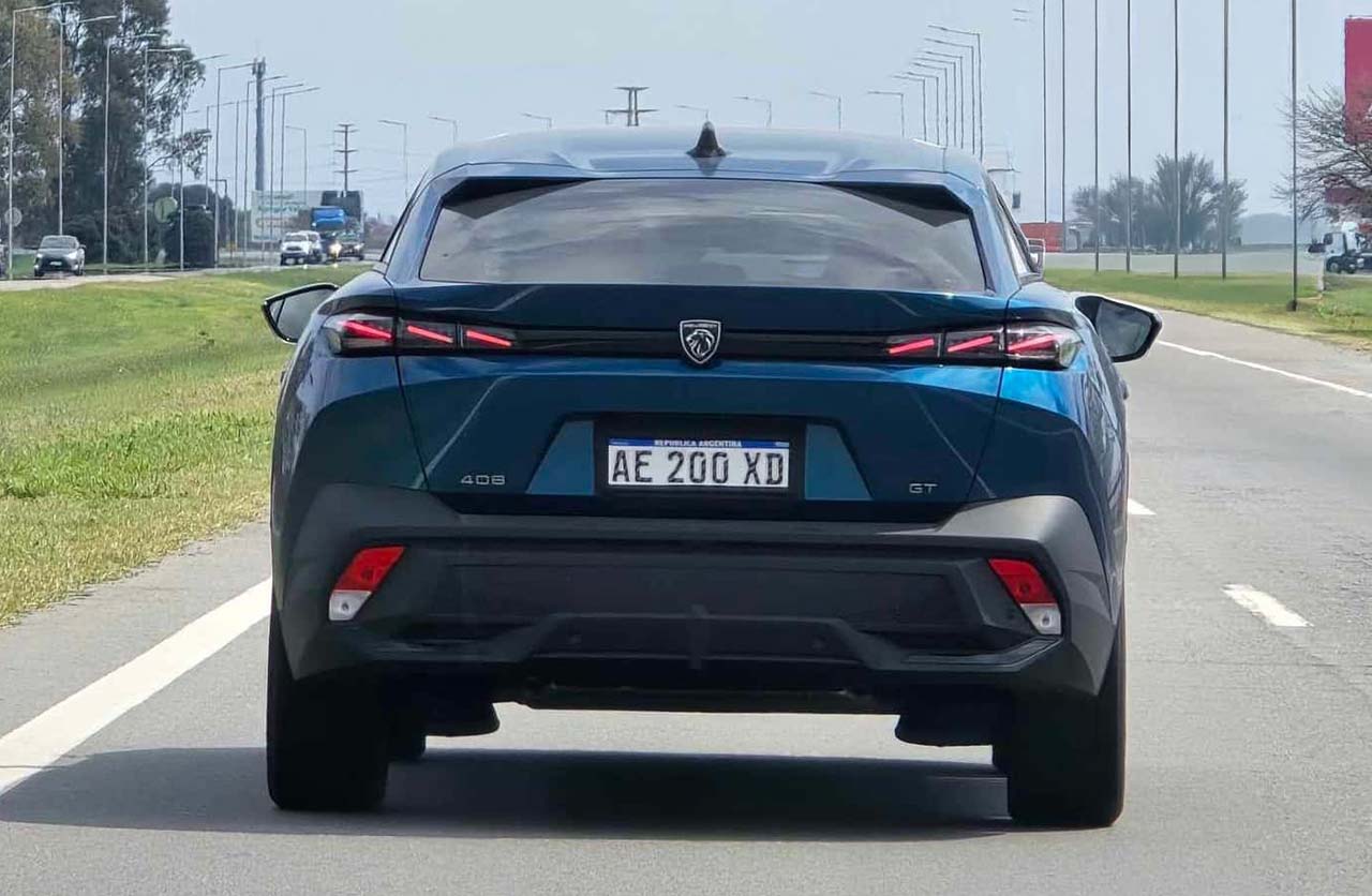 El nuevo Peugeot 408 ya rueda en Argentina