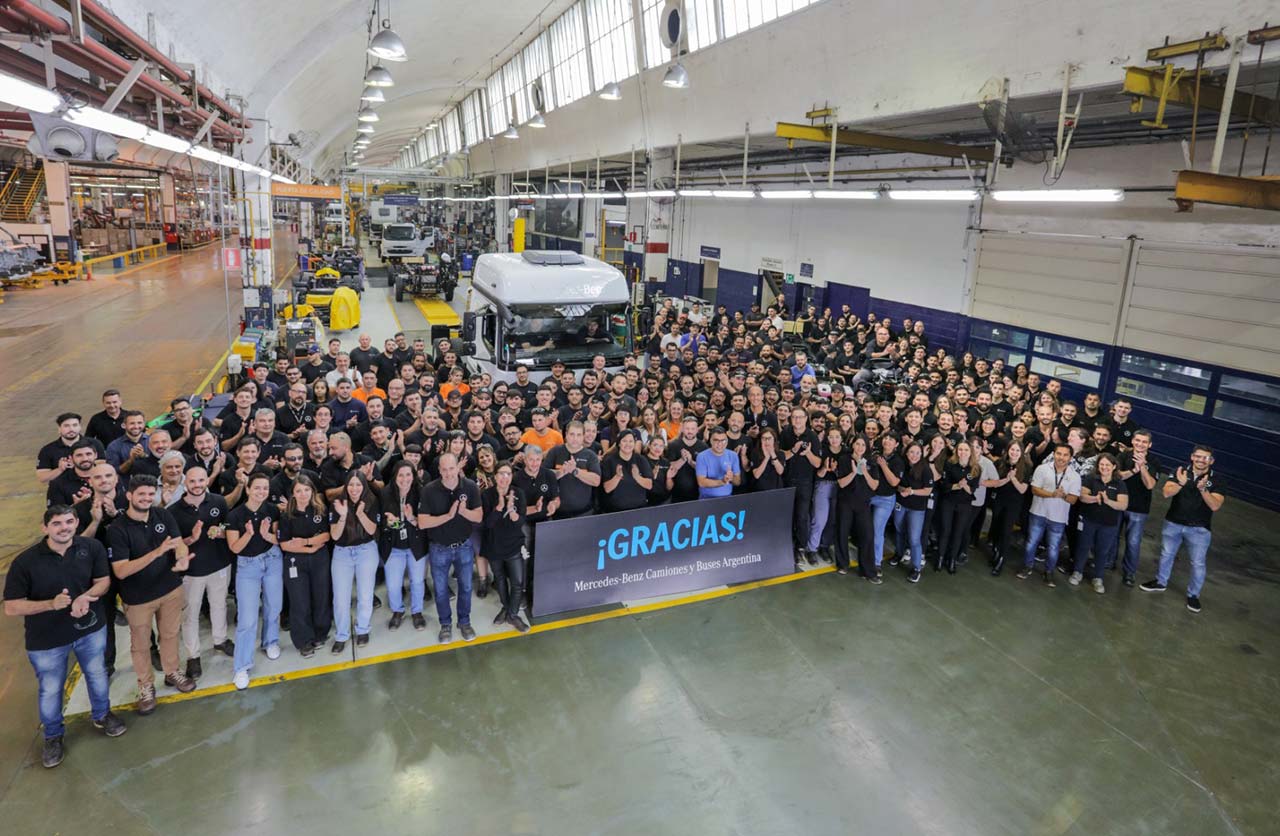 Mercedes-Benz Camiones y Buses celebra su cuarto aniversario y se despide de su histórica planta en Virrey del Pino