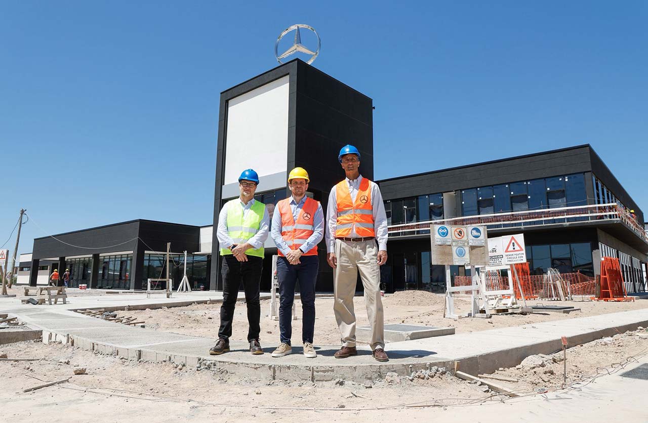 Mercedes-Benz Camiones y Buses y la Municipalidad de Zárate firman un convenio para impulsar el desarrollo industrial