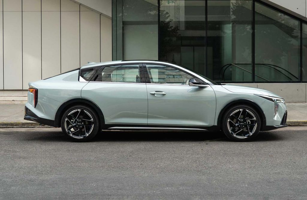Kia K4 Sedán