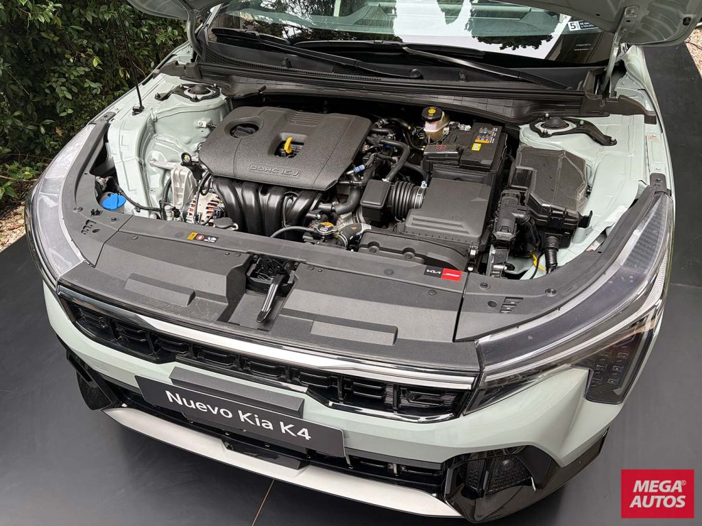 Kia K4 Sedán