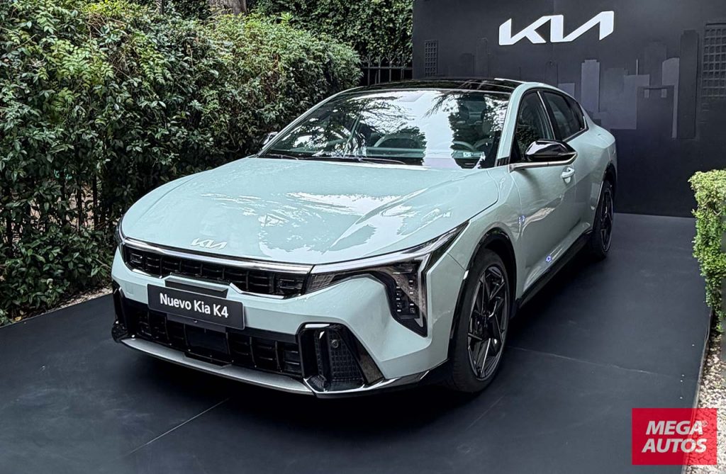 Kia K4 Sedán