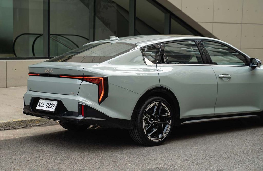 Kia K4 Sedán