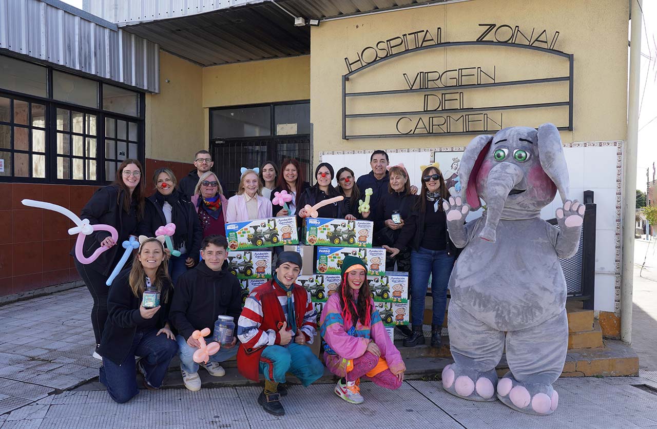 Mercedes-Benz Camiones y Buses junto al Hospital Zonal Virgen del Carmen de Zárate en el mes del niño